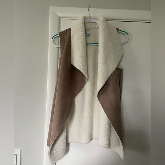 Susina Faux Fur and Suede Shearling Vest - Picture 4 of 6